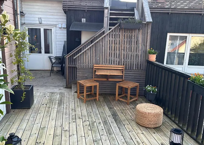 Deluxe Central 2 Bedroom With View And Underground Garage